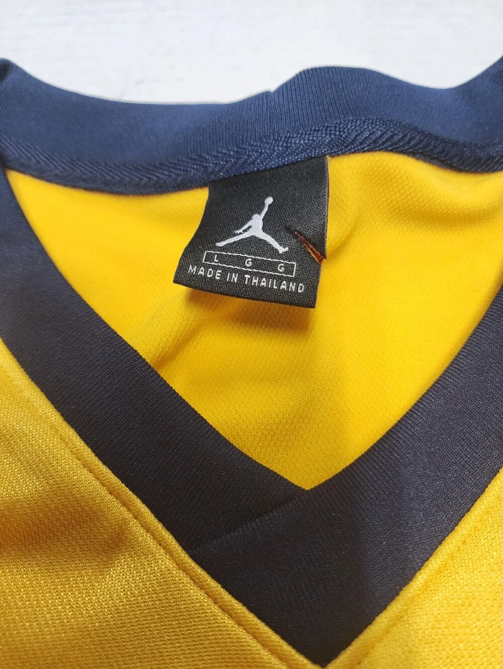 Nike Air Jordan Men's Size Large University Of California #25 Yellow Jersey